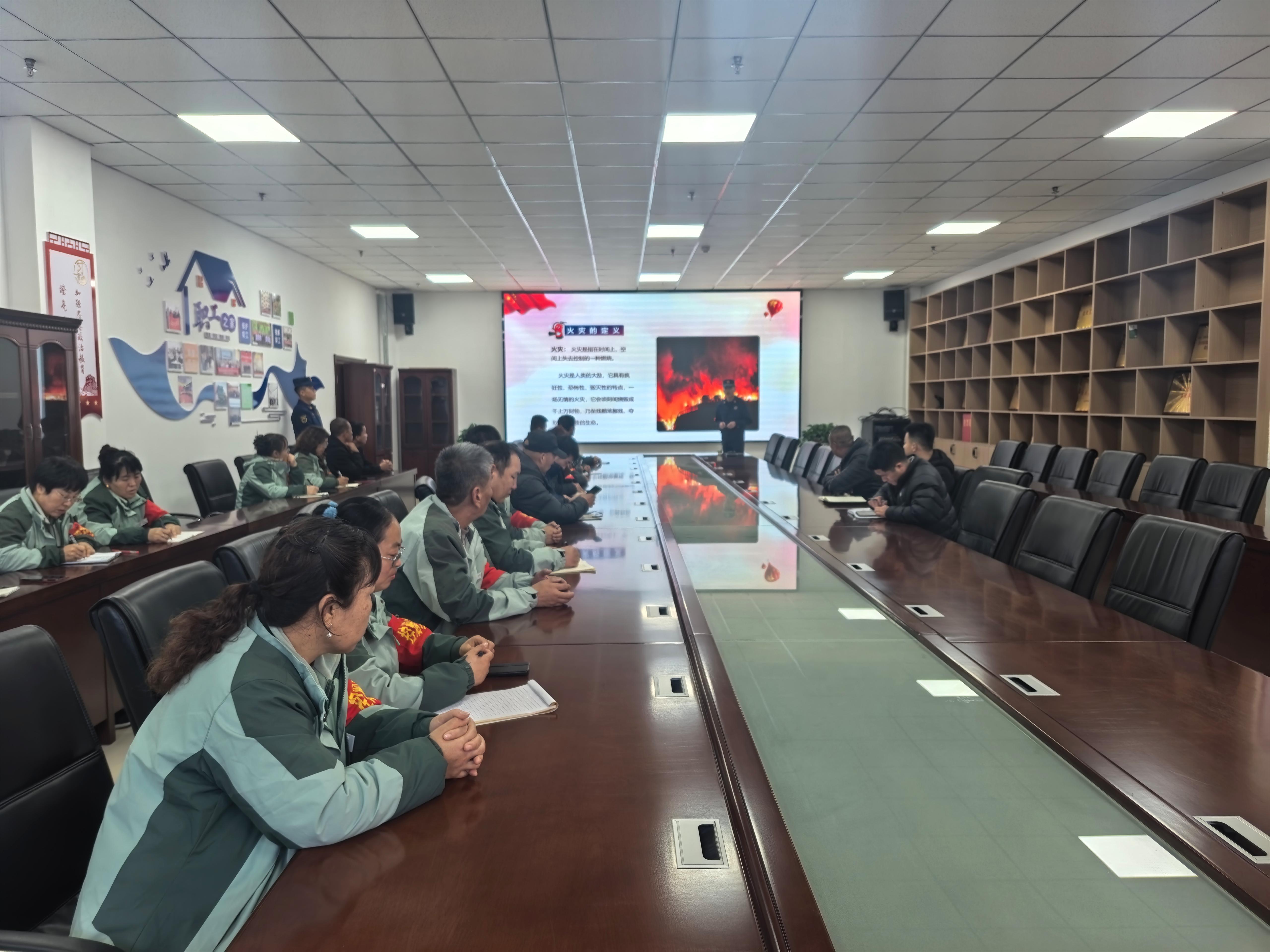 后勤管理处联合消防救援站开展消防培训演练 筑牢校园安全防线